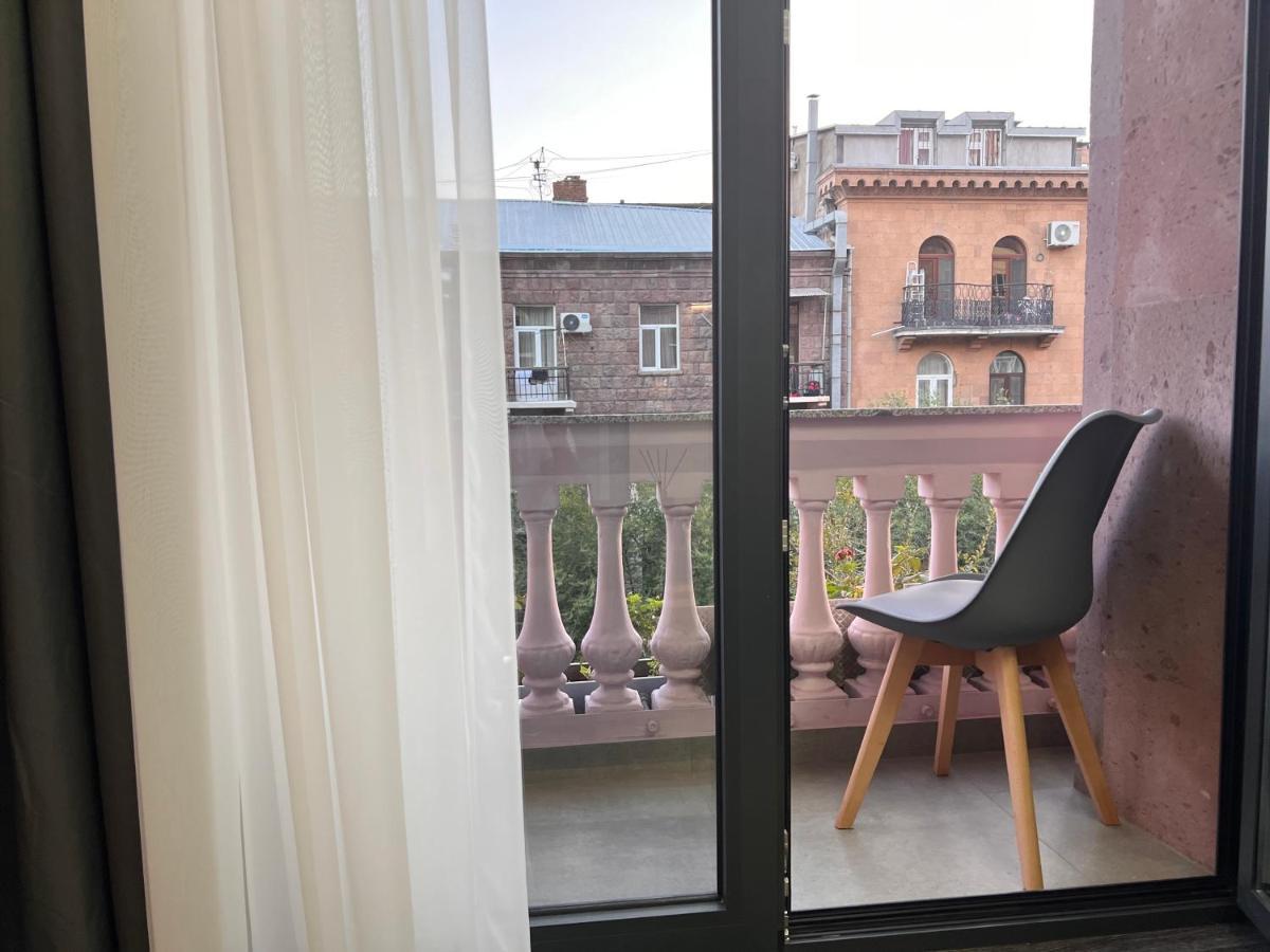 Tumanyan Apartments Yerevan Bagian luar foto