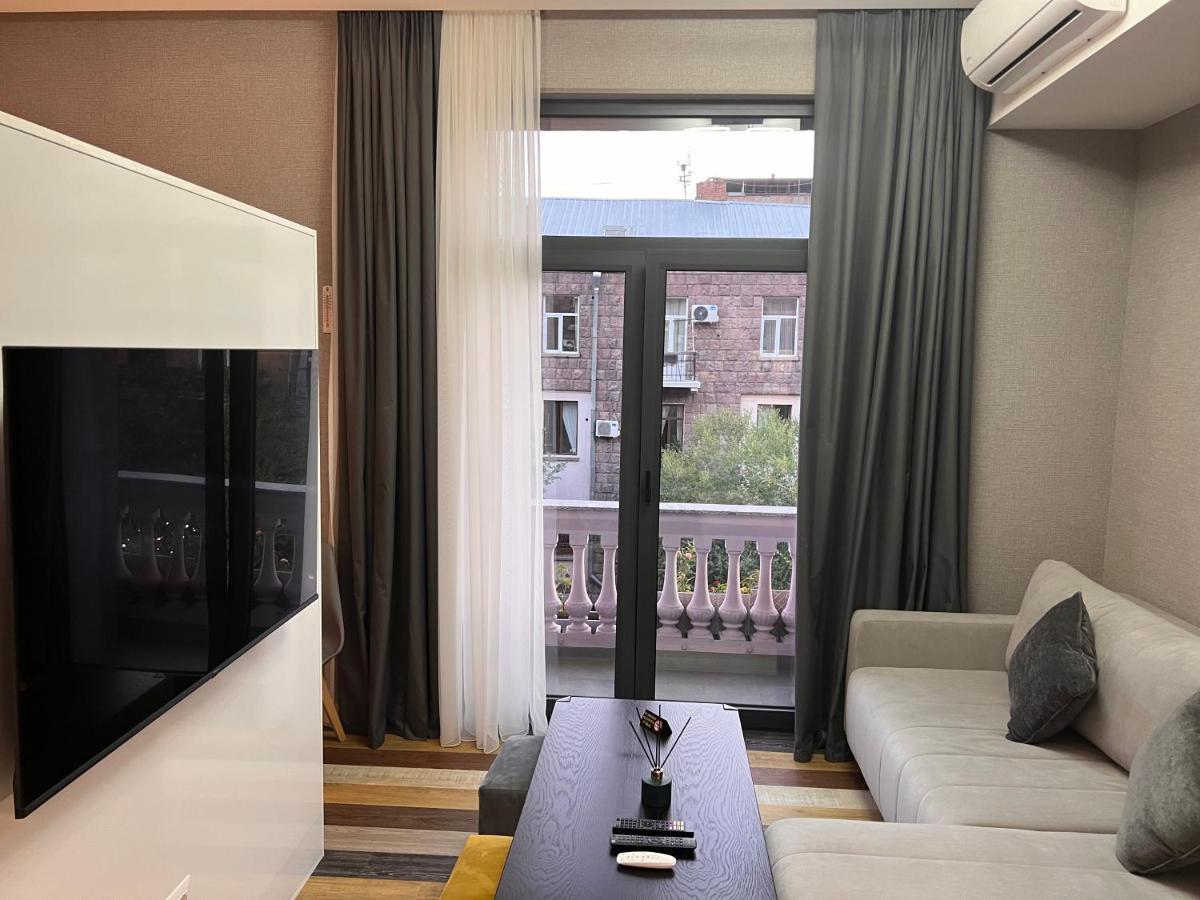 Tumanyan Apartments Yerevan Bagian luar foto