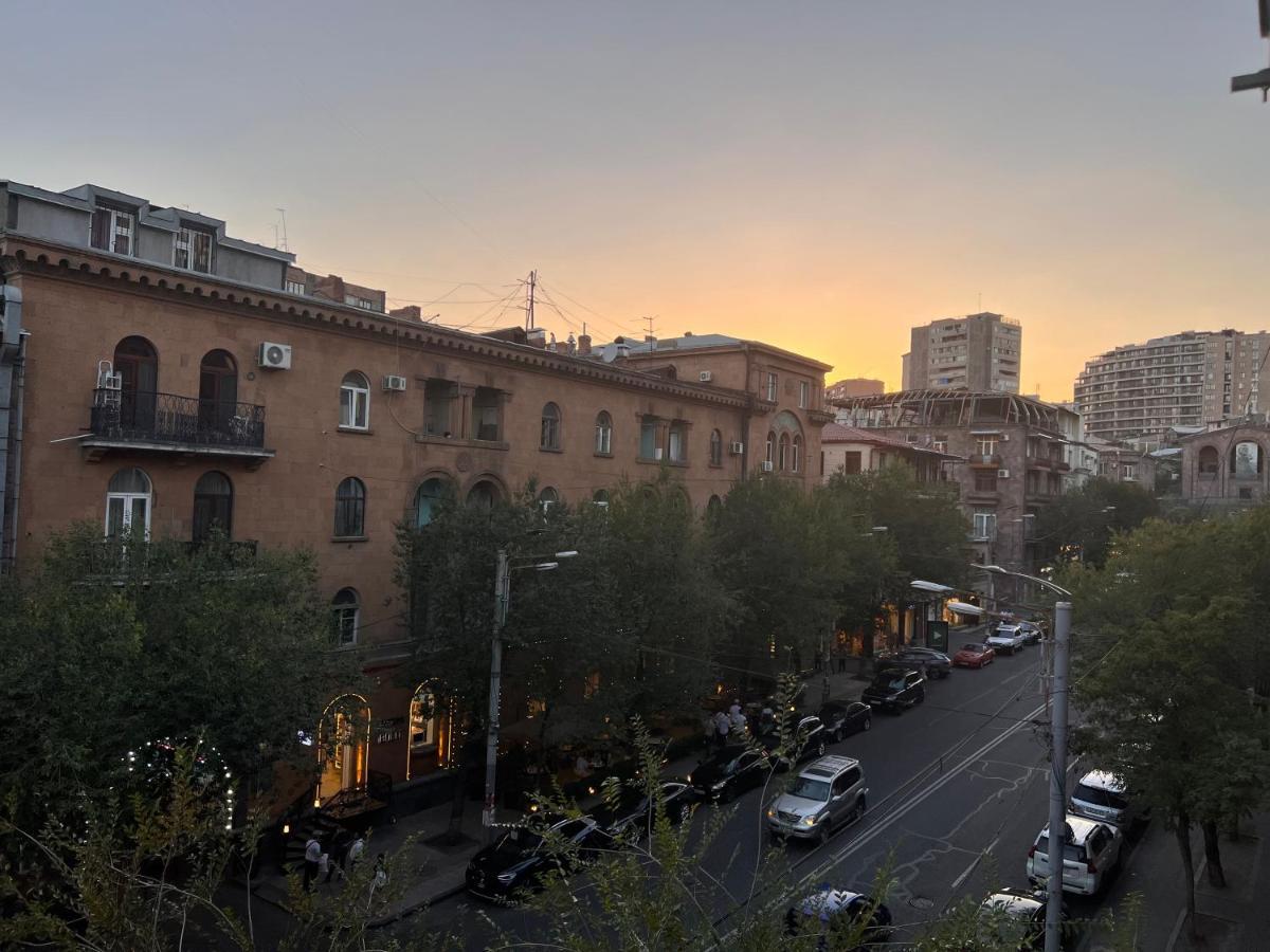 Tumanyan Apartments Yerevan Bagian luar foto