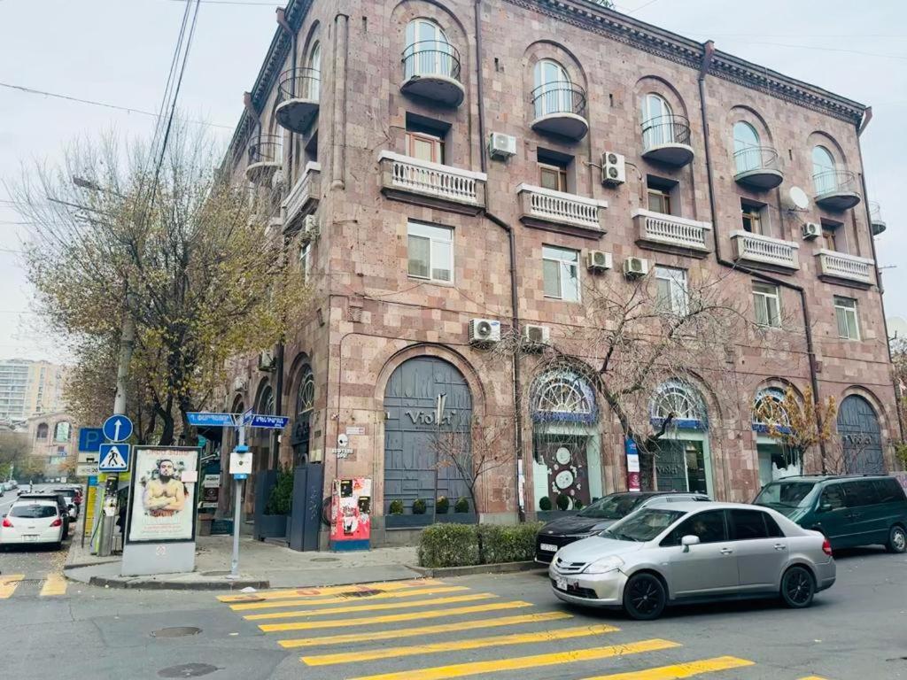 Tumanyan Apartments Yerevan Bagian luar foto