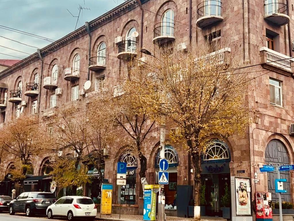 Tumanyan Apartments Yerevan Bagian luar foto